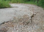 Jalan Menuju Desa Ujung Teran Kecamatan Tiga Lingga Memprihatinkan