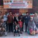 Wakil Wali Kota Padang Sidempuan Ir.Arwin Siregar (4 kanan belakang) foto bersama dengan penyandang disabilitas yang mendapat alat bantu dari Pemko Padang Sidempuan, Kamis (2/11).Waspada.id/ist.