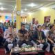 Pj Bupati Marthunis bersama Sekda, para asisten, Kepala SKPK, pimpinan Bank Aceh dan Kades, saat mendengarkan pemaparan Kepala BPKK Hendra Sunarno terkait layanan Mak Celo. WASPADA.id/ist