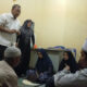 Salah seorang orang tua wali santriwati sedang memprotes para ustadzah dan Kepala Pengasuhan Damora. Waspada/Maimun Asnawi