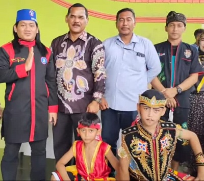 KEPALA Dinas Pariwisata Kota Binjai Ismail Ginting S.pd. MM. mewakili Wali Kota Binjai menghadirin Acara Festival Seni Budaya dan Pameran UMKM Sumatera Utara di Lapangan Merdeka Binjai kota. Sabtu-Minggu (12-13/11). Waspada/Ist