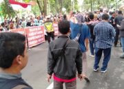 Demo DPRD Sumut, Puluhan Warga Tolak Penertiban Bumper Sibolangit
