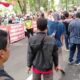 PULUHAN warga Desa Bandar Baru, Kecamatan Sibolangit, Kabupaten Deliserdang, melakukan aksi di depan pintu masuk gedung DPRD Sumut, Senin (14/11). Waspada/Ist