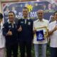 PENGHARGAAN: Frans Dante Ginting/Anggota DPRD Sumut yang juga Ketua MPKT Karo (dua kanan, pegang plakat) diabadikan bersama Wagubsu H Musa Rajekshah, yang juga Ketua MPKT Sumut, didampingi Ketua Karang Taruna Sumut, Dedi Dermawan Milaya dan Ketua Karang Taruna Karo, Mitcon Purba, pada Puncak Bulan Bakti Karang Taruna Sumut, Minggu, 30-10-2022 lalu, di Balairung Pemkab Deliserdang, Lubuk Pakam. Waspada/Ist