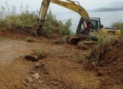 Menggugah Pemerintah, Warga Desa Janjiraja Dan Holbung, Samosir, Perbaiki Jalan Secara Swadaya