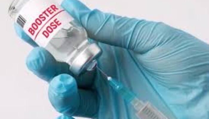 Kasus Covid-19 Melonjak, Pemerintah Akan Lakukan Vaksin Booster Kedua Lansia