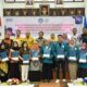 REKTOR Unimed, Dr Syamsul Gulltom foto bersama Satgas PPKS Unimed. Waspada/Ist