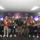 Antonius Widodo Mulyono Director BCA (tengah) bersama tim pemenang Piala Presiden Esports 2022