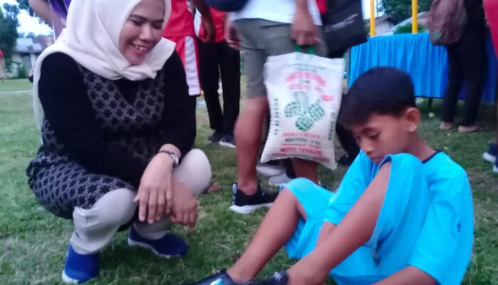 Bunda PAUD Sergai Semangati Faiz Berlatih Sepakbola