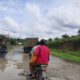 Warga Tagih Janji Bupati Simalungun Perbaiki Jalan Rusak