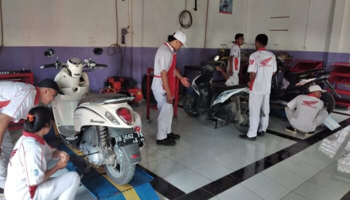 Servis Gratis Honda Perkuat Skill Pelajar SMK Sumut