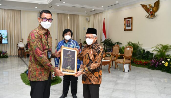 Dirut PLN Darmawan Prasodjo Dianugerahi Green Leadership Utama Dari Pemerintah