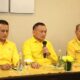 SEKJEN Partai Golkar, Lodewijk F Paulus Lodewijk (tengah) didampingi Ketua DPD Partai Golkar Sumut, Musa Rajekshah (kiri) dan pengurus Golkar, Iskandar Sinaga saat menggelar konferensi pers, di Medan, Jumat (23/12). Waspada/Ist