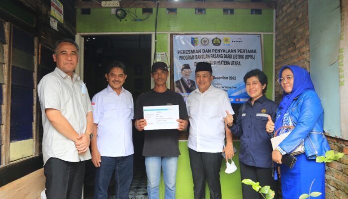 Kolaborasi PLN dan Pemerintah, PLN Salurkan Program BPBL kepada 416 Rumah Tangga di Batu Bara