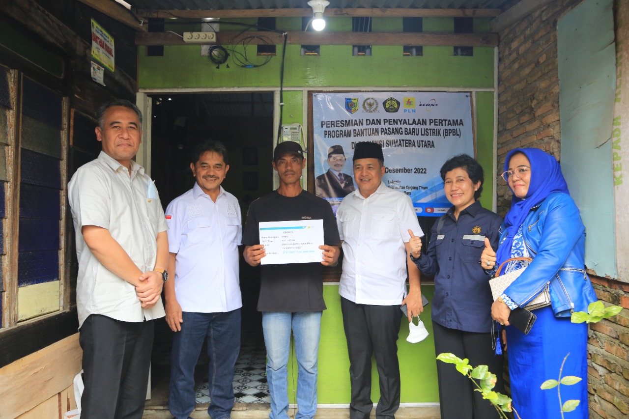 Kolaborasi PLN dan Pemerintah, PLN Salurkan Program BPBL kepada 416 Rumah Tangga di Batu Bara