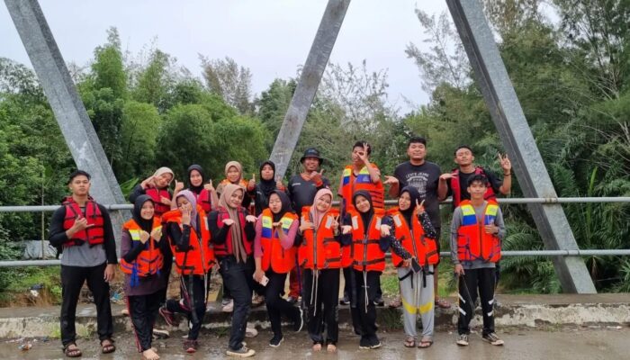 Peringati Hari Relawan Internasional, BSI Bersihkan Sungai Dan Warsos