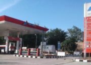 Pengisian BBM Gunakan Jerigen Di SPBU Alur Bemban Khusus Nelayan