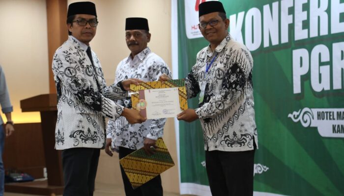 PGRI Aceh Singkil Terima Piagam Penghargaan Pada Konkernas Dan Konkerwil
