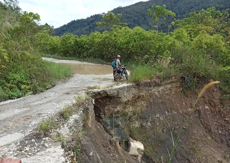 Jalinsum Via Kecamatan Sosopan Terancam Putus Jalinsum Via Kecamatan Sosopan Terancam Putus