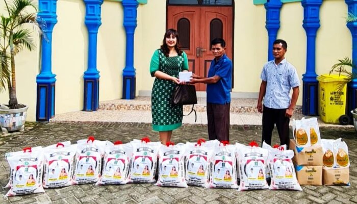 Suryani Paskah Wakil Sekretaris Partai PKB Sumut Baksos Natal Ke HKBP