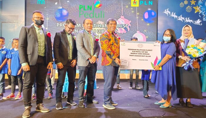 GM PLN UIP Sumbagut Serahkan Bantuan Pelatihan Florist ke Panti Asuhan Bait Allah
