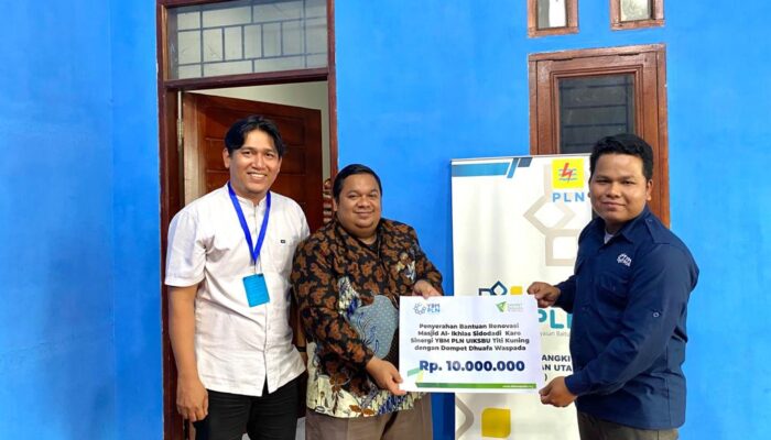 <em>DD Waspada Terima Zakat YBM PLN UIKSBU, Bantu Renovasi Masjid di Sidodadi</em>