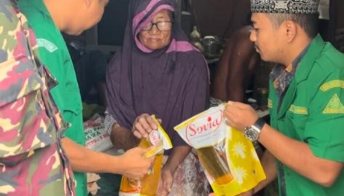 Ketua PAC GP Ansor Percut Seituan Bantu Warga Korban Banjir