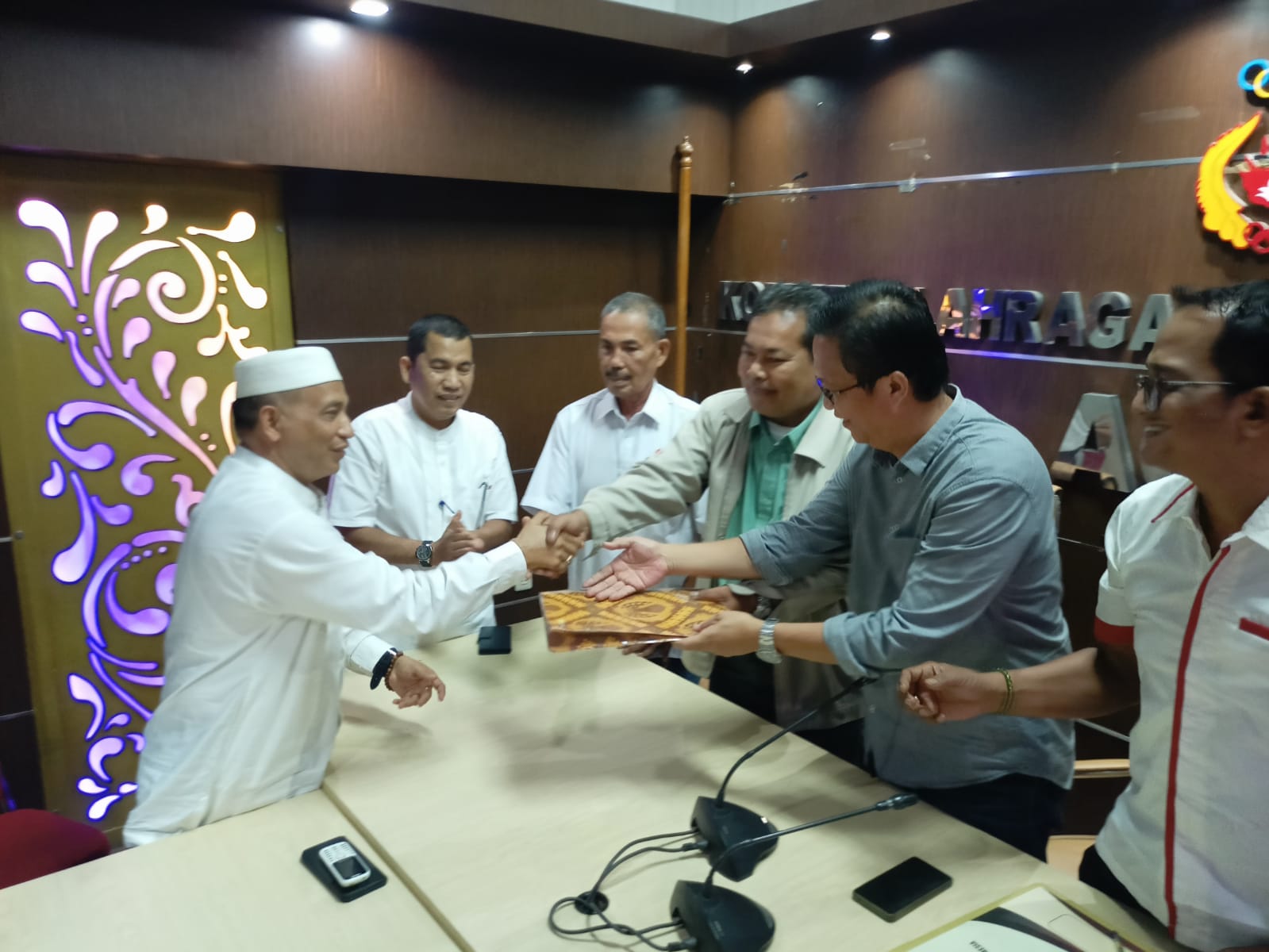 Abu Razak Resmi Mendaftar Balon Ketua Umum KONI Aceh