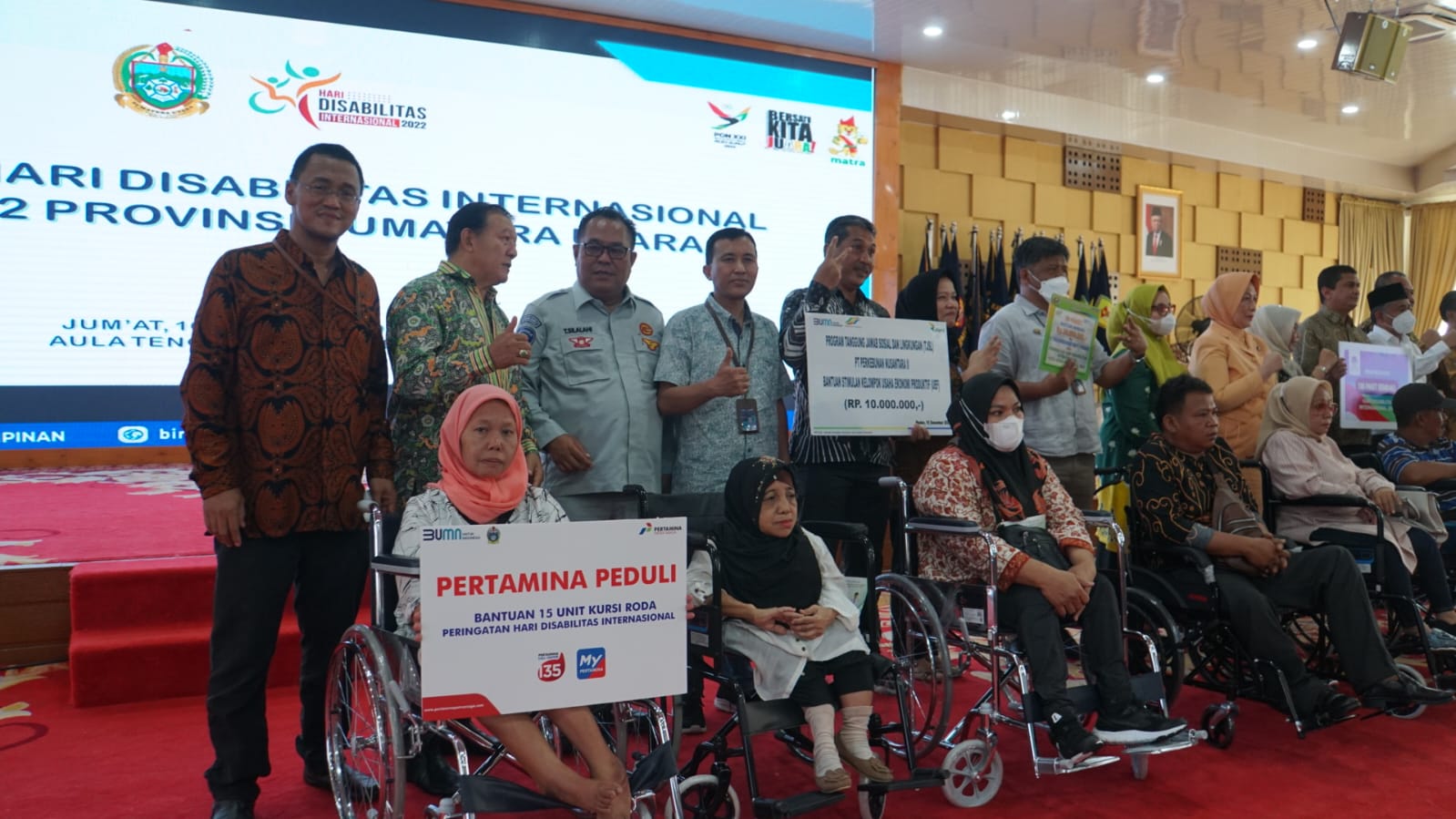 Hari Disabilitas Internasional, Pertamina Patra Niaga Regional Sumbagut Serahkan Bantuan Kursi Roda