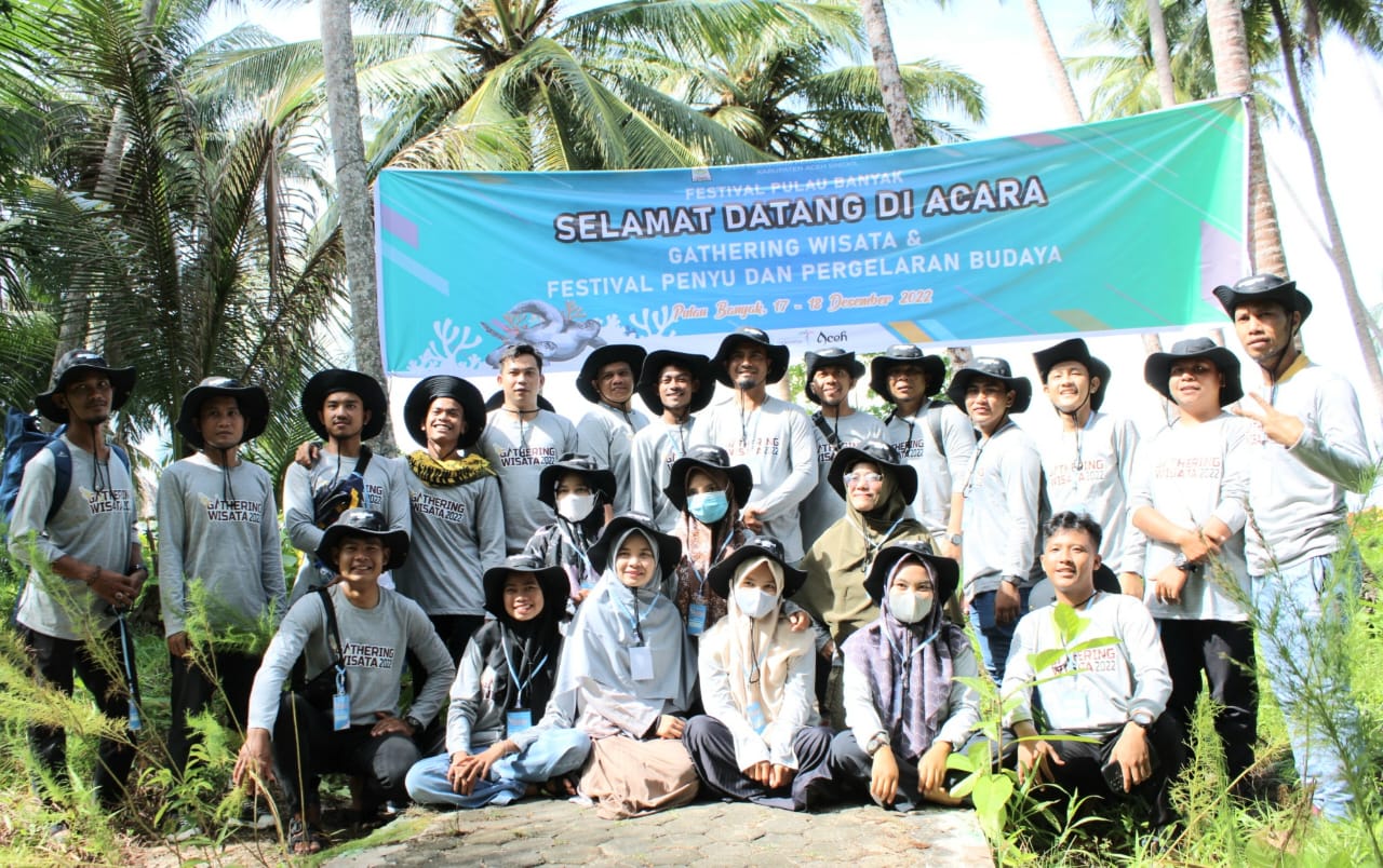 Rombongan Gathering Wisata Pulau Banyak Tinjau Penangkaran Penyu