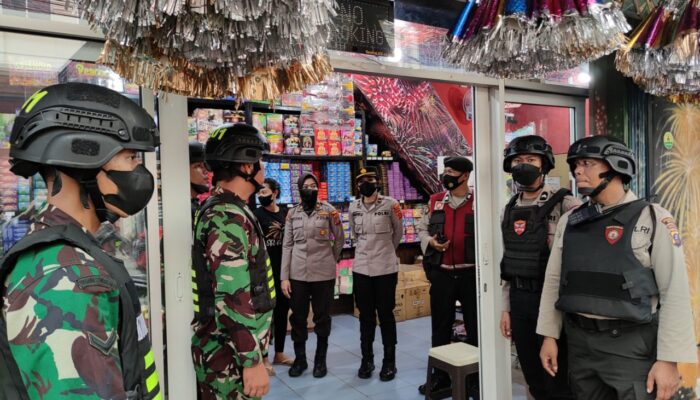 Jelang Ops Lilin Toba 2022, Tim Gabungan Sasar Toko Petasan