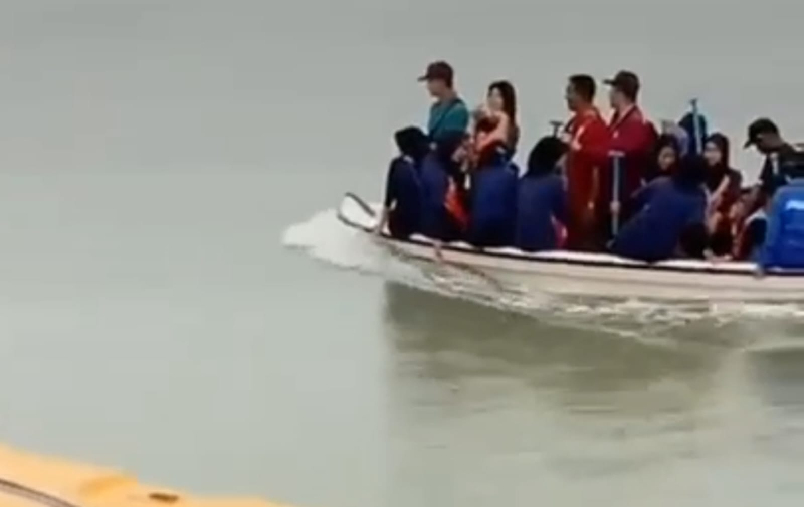 Tinjau Atlet Dayung Pora, Speed Boat Rombongan Pj Bupati Atim Tenggelam Tinjau Atlet Dayung Pora, Speed Boat Rombongan Pj Bupati Atim Tenggelam