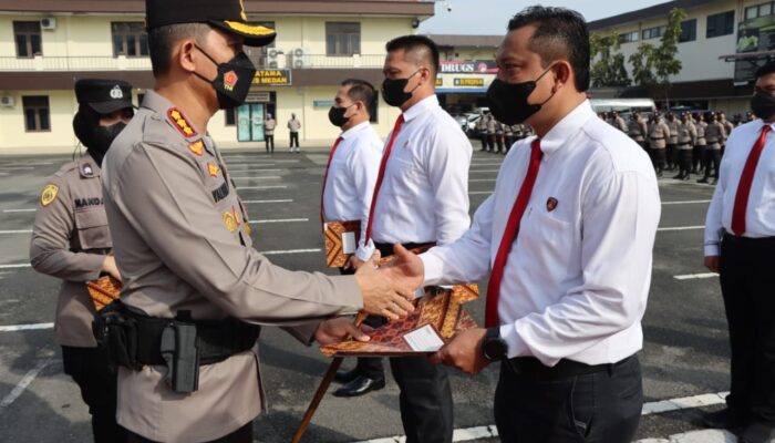 Gagalkan Peredaran 1,3 Ton Ganja, Personel Sat Res Narkoba Terima Penghargaan