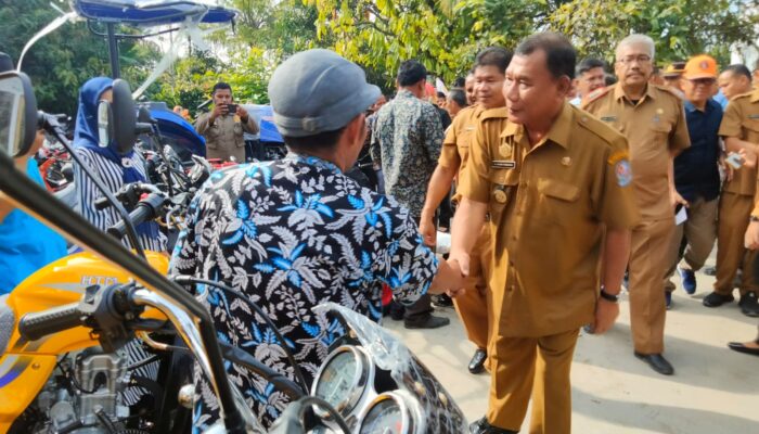 Bupati DS Serahkan Alsintan Kepada Gapoktan Mandiri