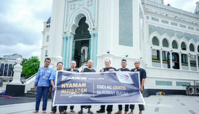 Daikin Bersihkan AC di 65 Rumah Ibadah Area Medan dan Aceh