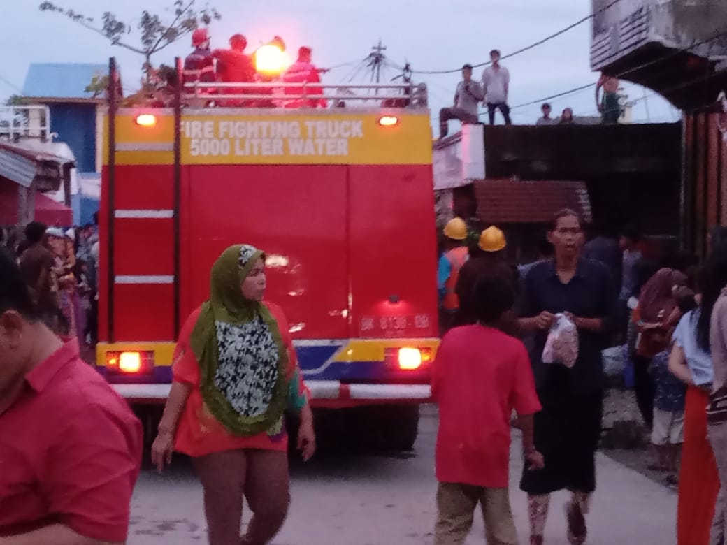 Kebakaran Hanguskan Dua Rumah Di Tanjungtiram Kebakaran Hanguskan Dua Rumah Di Tanjungtiram