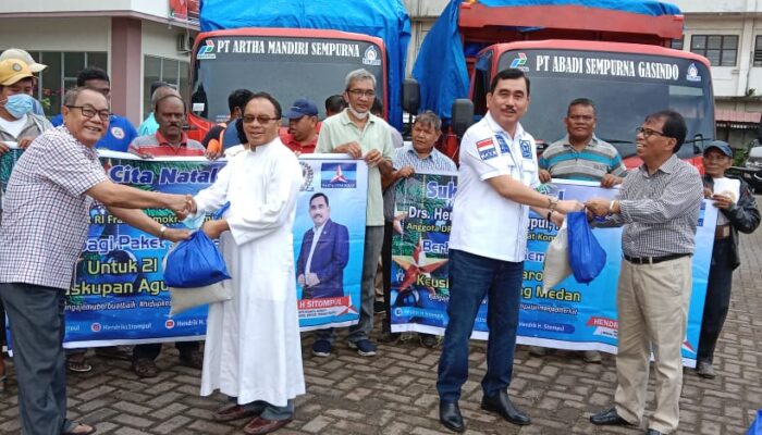 Hendrik Sitompul Berbagi Paket Sembako Kepada 21 Paroki KAM, Ribuan Masyarakat Doakan Sukses Pileg 2024