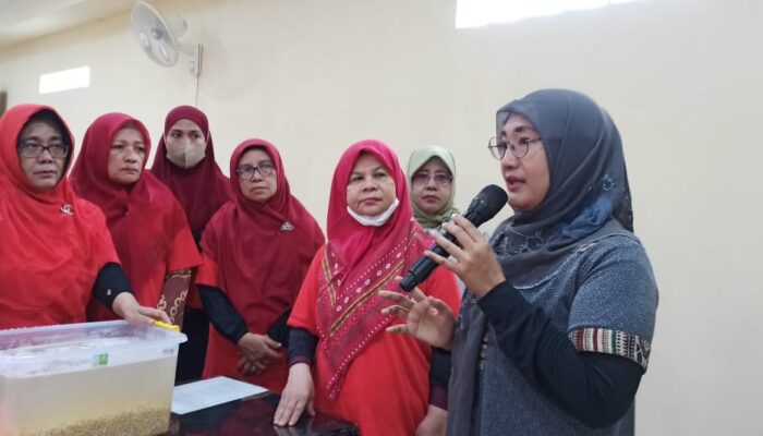 Anggota Pengajian Ukhuwah Mulia Ikuti Pelatihan Pembuatan Tauco