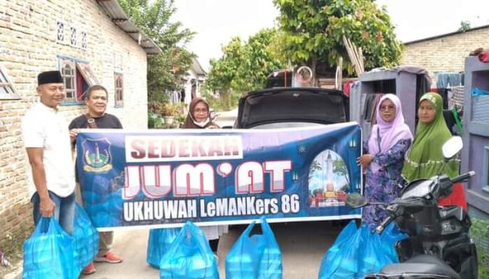 Le’MANKers’86 Berbagi Ke Warga Terdampak Banjir Tebingtinggi