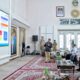 General Manager Octavinus Duha memaparkan perkembangan kelistrikan di Sumut saat melakukan pertemuan dengan Gubernur Sumatera Utara, Senin (26/12/2022).