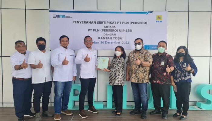 PLN UIP Sumbagut Terima 26 Sertipikat Tapak Tower dari Kantah Toba
