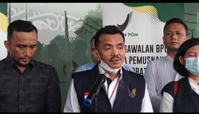 Sebanyak 900.576 Botol Obat Sirop Dimusnahkan