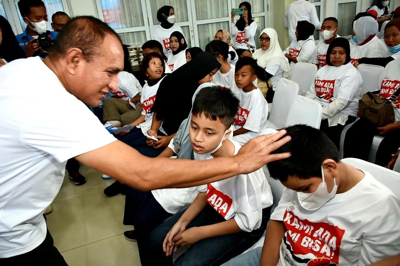 Dalam rangka memperingati hari Disabilitas Internasional 2022, ratusan difabel hadir di rumah dinas Gubernur Sumatera Utara, Edy Rahmayadi, di kawasan Jalan Jendral Sudirman Medan, pada 27 Desember 2022.