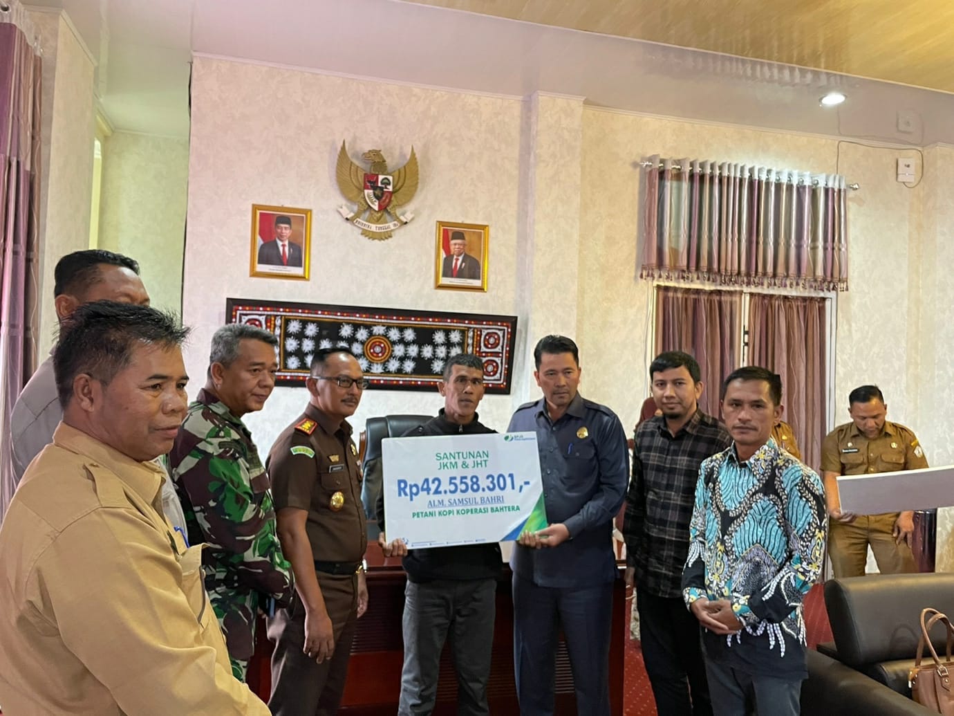 BP Jamsostek Aceh Tengah Bersama Forkopimda Bener Meriah Serahkan JKM