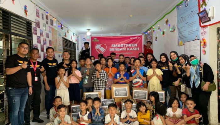 Smartfren Bagikan Sembako Ke Panti Asuhan Cinta Kasih