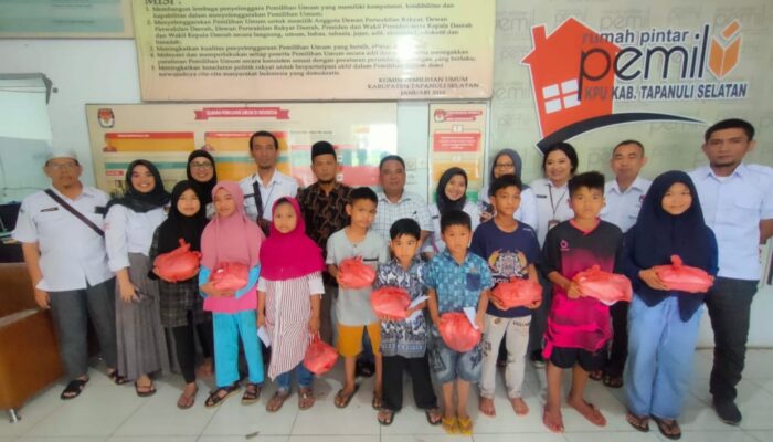 KPU Tapanuli Selatan Santuni Anak Yatim