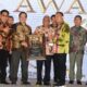 H. Ahmad Zarnawi Terima Anugerah Sahabat Pers Dari SPS Sumut