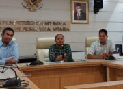 SRM Distribusi PLN UID Sumut Didik Wicaksono didampingi Manager UP2D Ricki Yakop dan Humas PLN UID Sumut Yasmir Lukman di Medan, menjelaskan kesiapan PLN UID Sumut mengamankan kelistrikan pada Tahun Baru 2023, Kamis (29/12/2022).