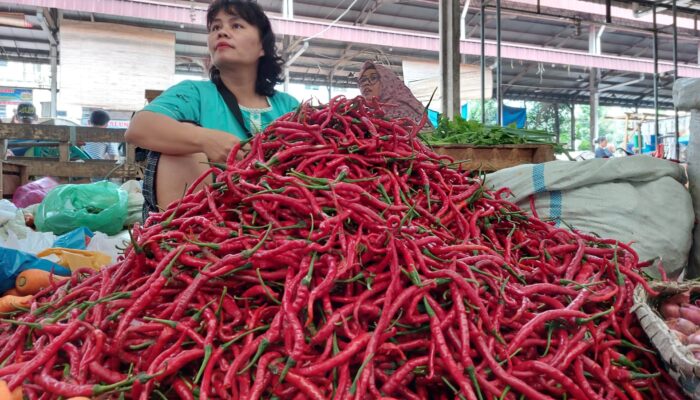 3 Hari Jelang Tahun Baru, Harga Cabai Merah Terjun Bebas