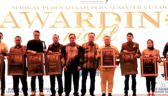 Rektor UMSU Raih Award Tokoh Sahabat Pers